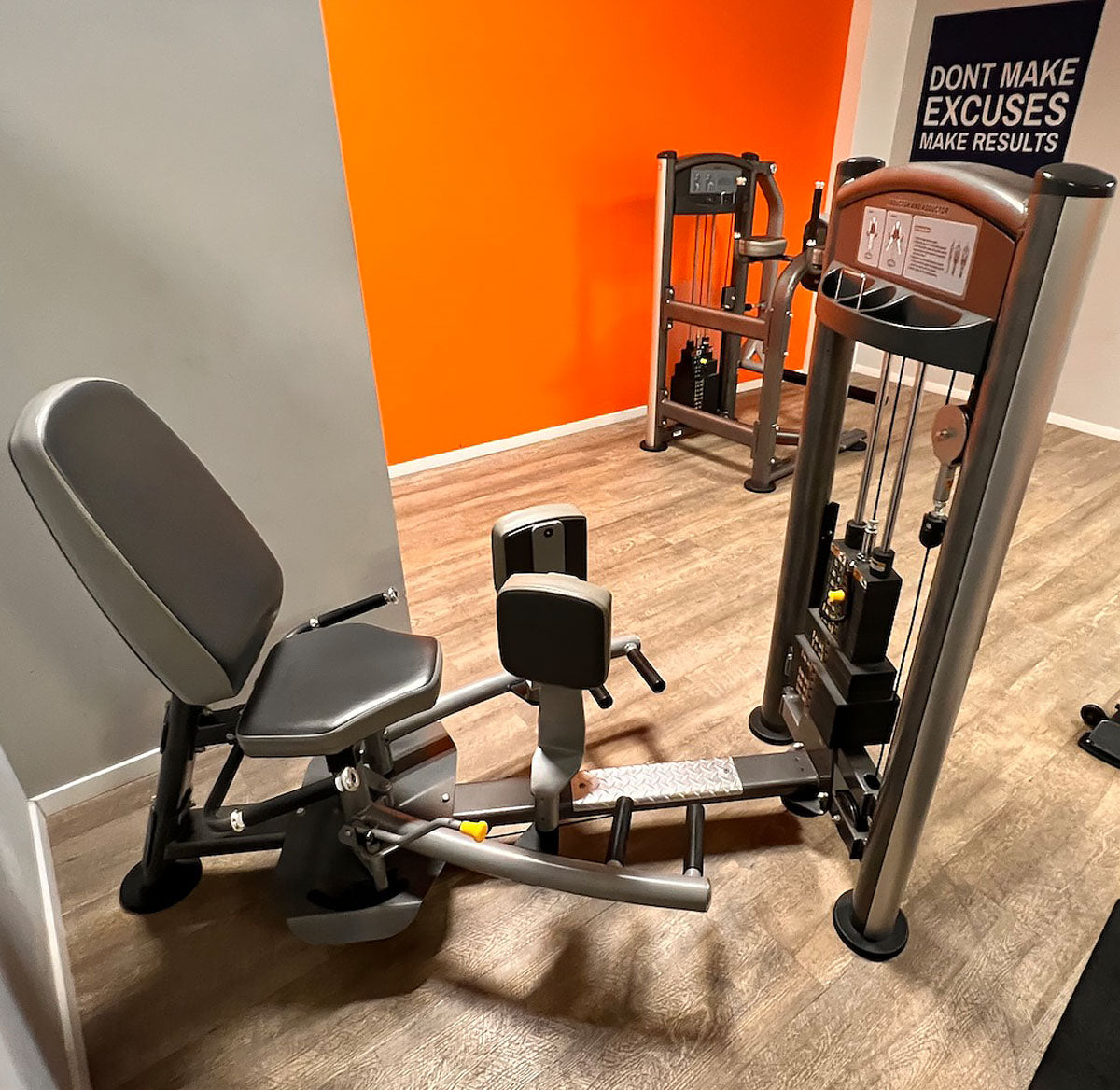 Impulse Fitness Abductors and Adductors 2 in 1 Combination Machine - Hip Abduction and Hip Adduction, frame color gray-anthracite, used - refurbished condition
