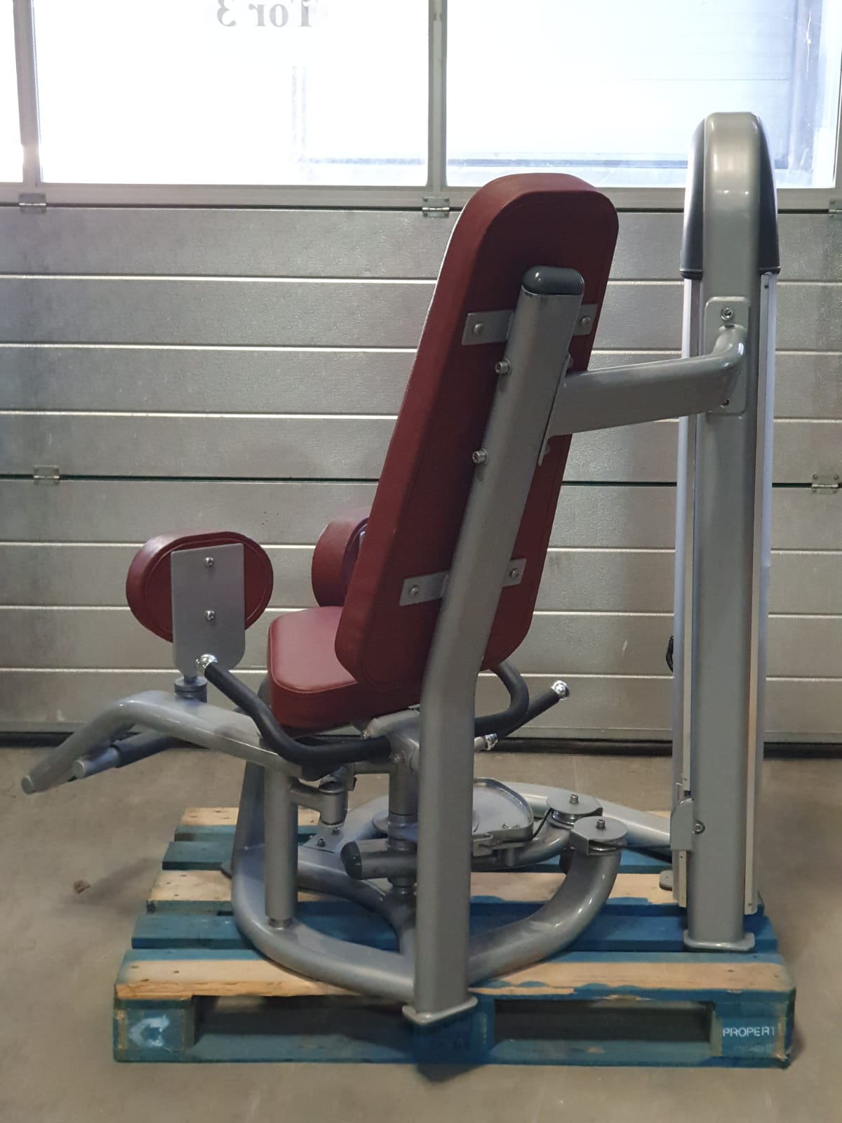 Iron Master Abduktoren Adduktoren 2 in 1-Kombimaschine, Rahmenfarbe Silber, Polsterfarbe Rot, gebraucht - überholter Zustand