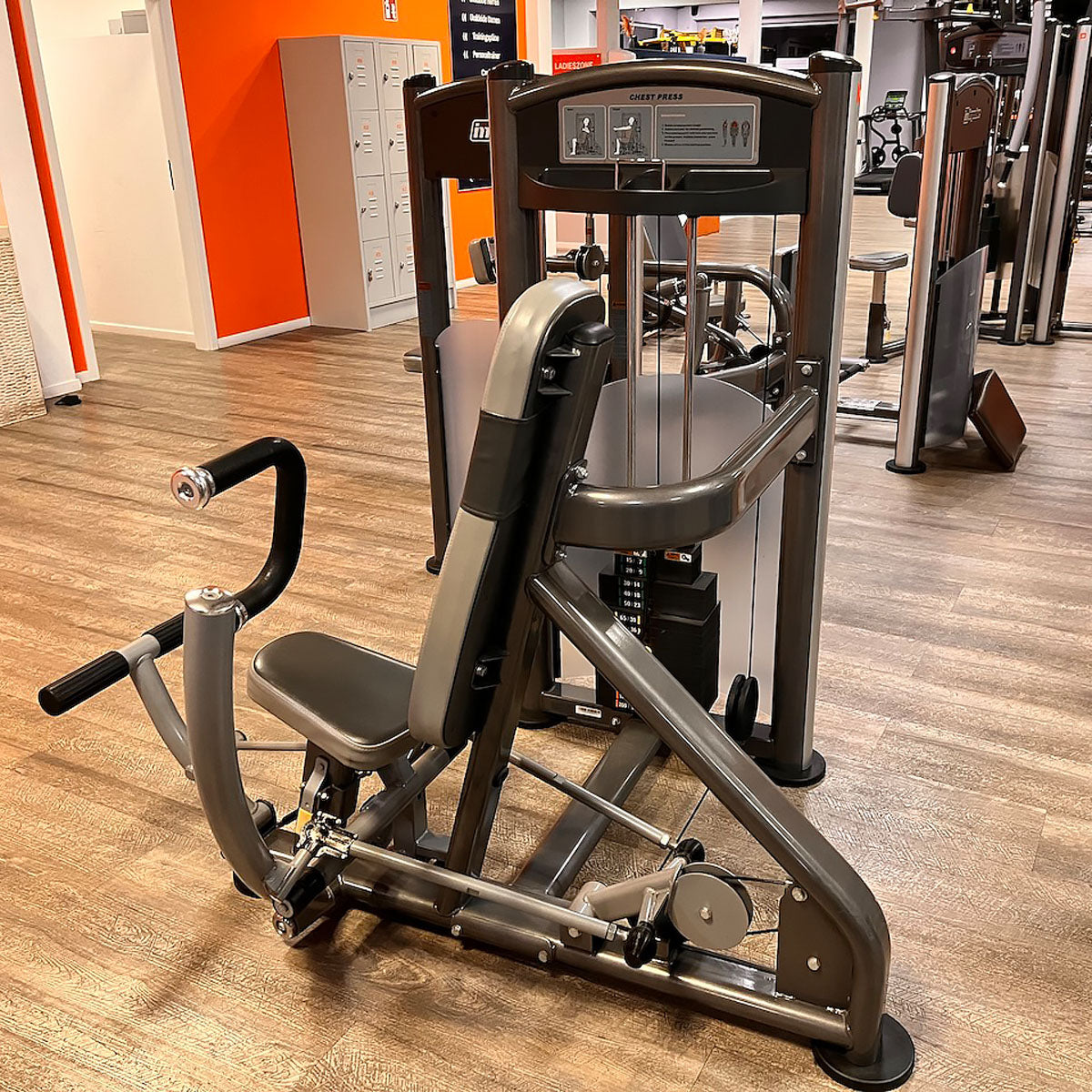 Impulse Fitness Bankdrückmaschine, Brustpresse, Chestpress, Rahmenfarbe Grau-Anthrazit, gebraucht - überholter Zustand
