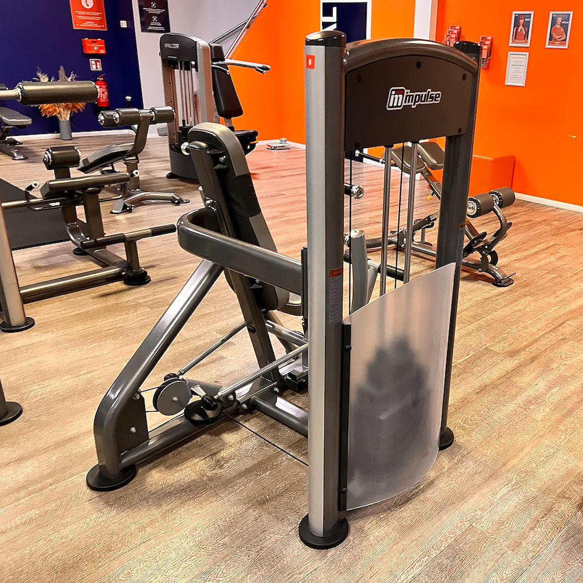 Impulse Fitness Bankdrückmaschine, Brustpresse, Chestpress, Rahmenfarbe Grau-Anthrazit, gebraucht - überholter Zustand