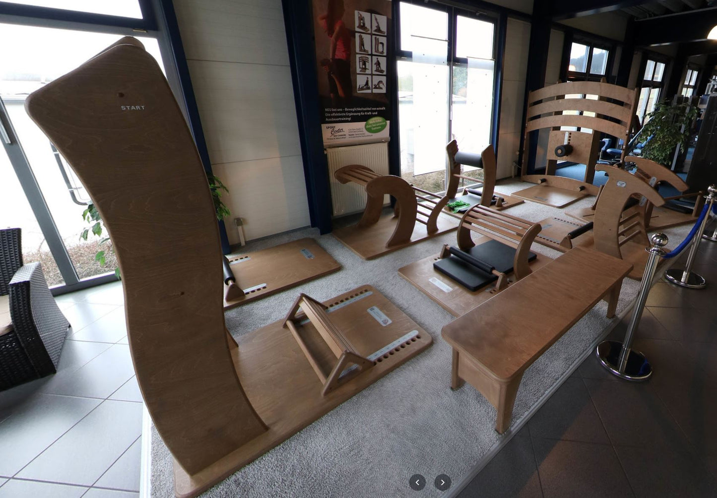 Extrafit 8-piece flexibility circle, wooden stretching circle, including bench, wood color brown, good used condition