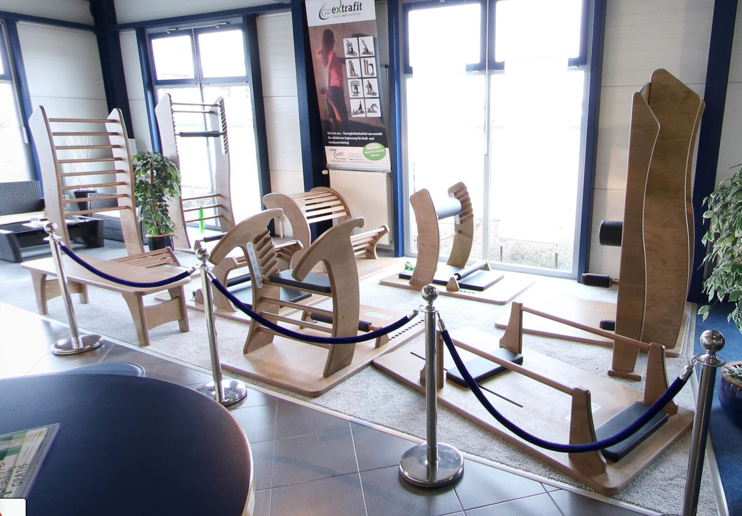 Extrafit 8-piece flexibility circle, wooden stretching circle, including bench, wood color brown, good used condition