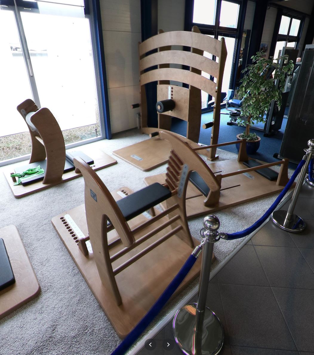 Extrafit 8-piece flexibility circle, wooden stretching circle, including bench, wood color brown, good used condition