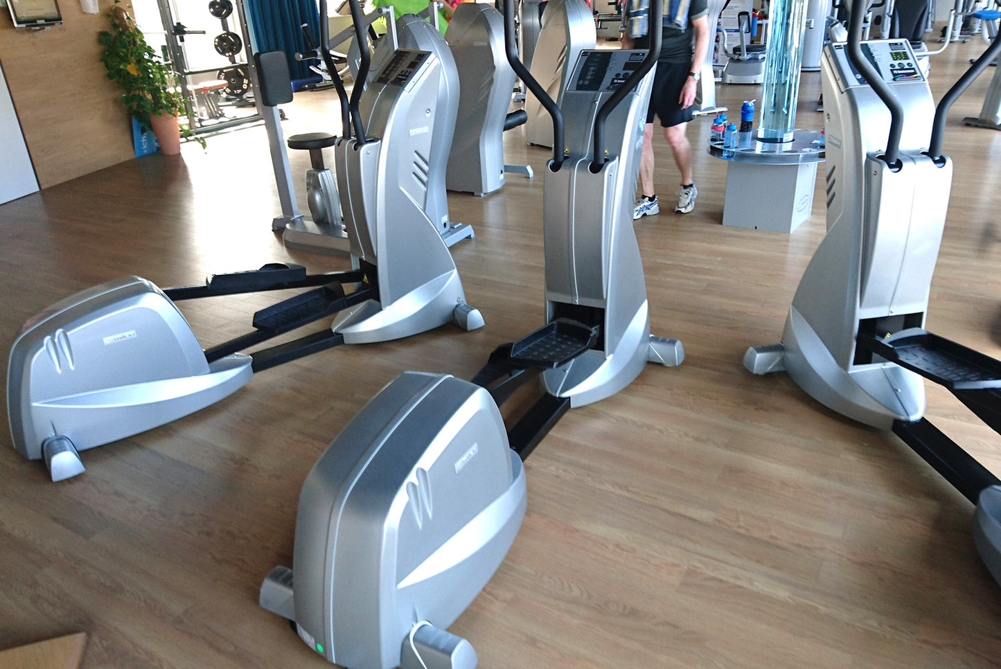 Milon strength-endurance circuit from 2014, youngtimer, aluminum look, 12 circuit devices, built end of 2013 - delivered 2014 - overhauled and as good as new condition