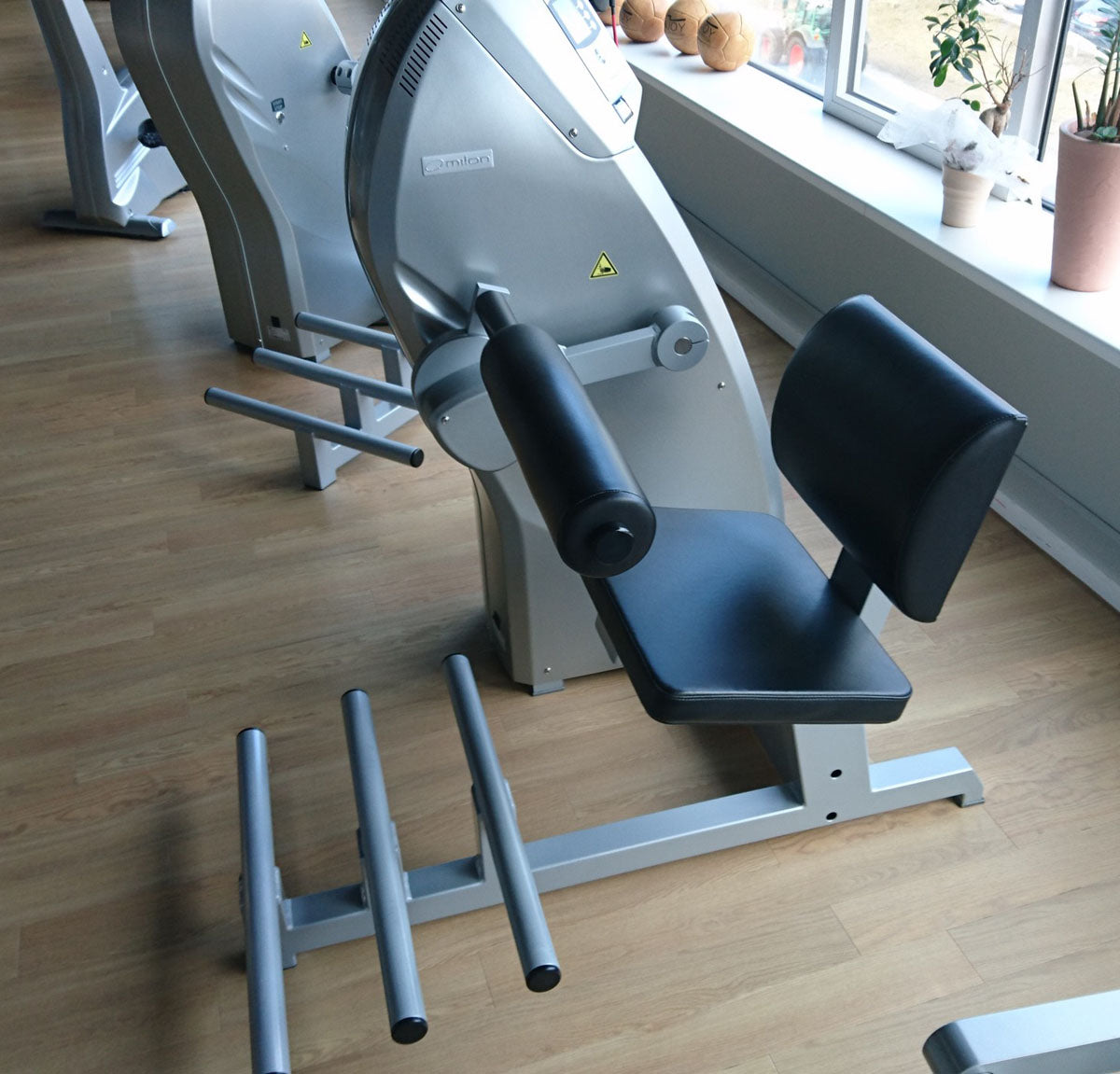 Milon strength-endurance circuit from 2014, youngtimer, aluminum look, 12 circuit devices, built end of 2013 - delivered 2014 - overhauled and as good as new condition