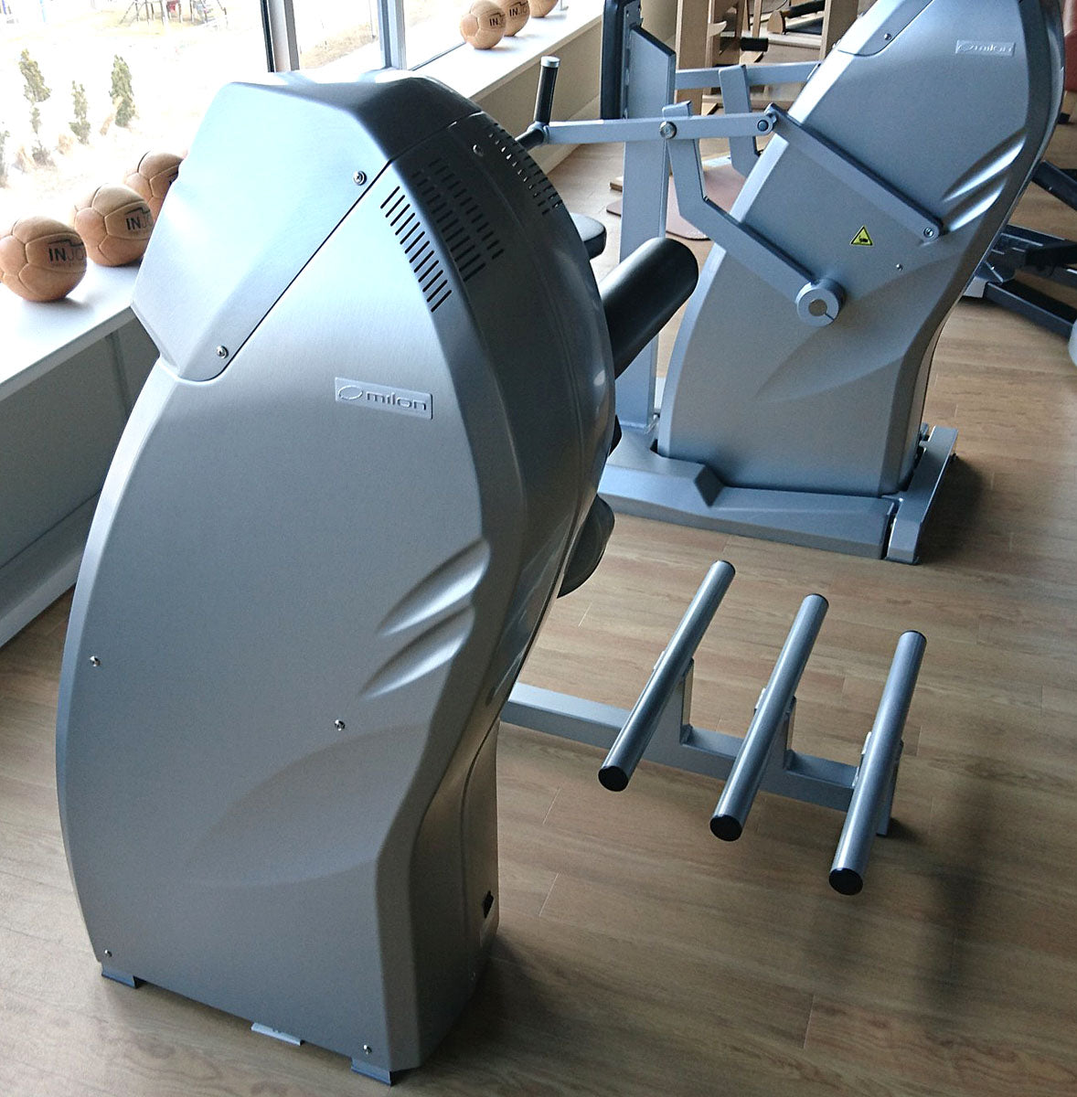 Milon strength-endurance circuit from 2014, youngtimer, aluminum look, 12 circuit devices, built end of 2013 - delivered 2014 - overhauled and as good as new condition