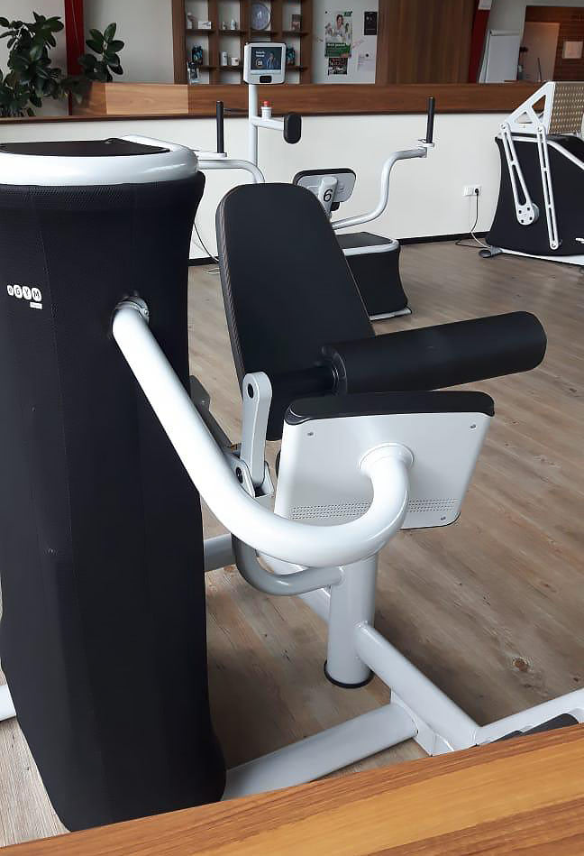 eGym strength circuit, 7 machines, including software and app, built in 2016, used but in mint condition - very good condition