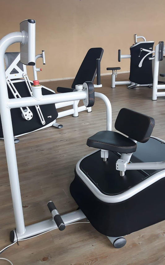 eGym strength circuit, 7 machines, including software and app, built in 2016, used but in mint condition - very good condition