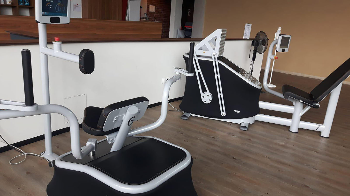 eGym strength circuit, 7 machines, including software and app, built in 2016, used but in mint condition - very good condition