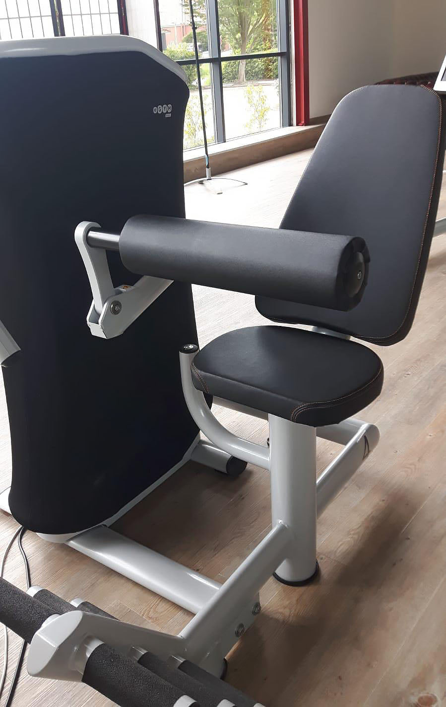 eGym strength circuit, 7 machines, including software and app, built in 2016, used but in mint condition - very good condition