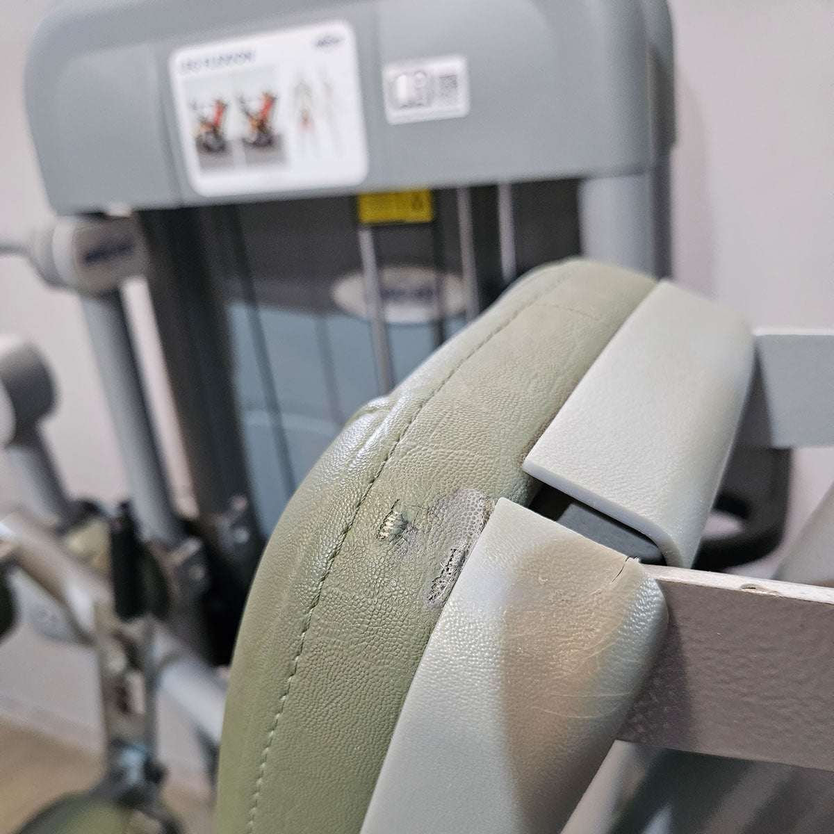 Ergo-Fit Leg Flexion 4100 S Med with display, seated leg curl with medical approval, MPG, built in 2020, frame silver, used - refurbished condition