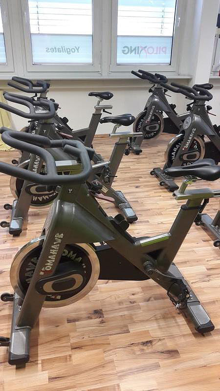 Tomahawk S-Serie Indoor Cycling, 22 Stück, mit großem Cycle Well Paket, Sonderfarbe, gebraucht - überholter Zustand