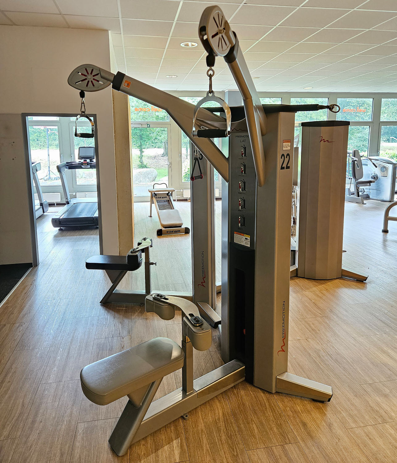 Freemotion Lat G620 - Latzug am Kabel, Lat Pulldown, Rücken Krafttrainingsgerät aus der Genesis Serie, Rahmenfarbe Silber, gebraucht - überholter Zustand