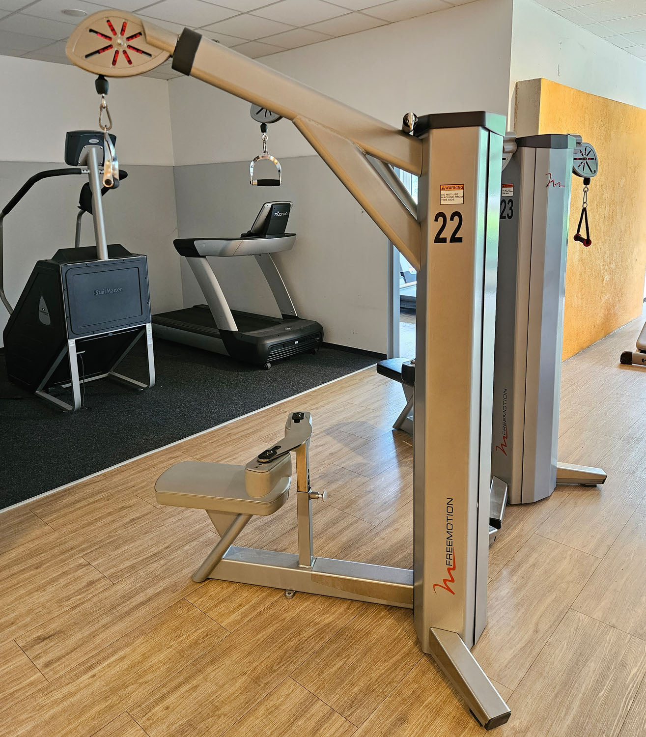 Freemotion Lat G620 - Latzug am Kabel, Lat Pulldown, Rücken Krafttrainingsgerät aus der Genesis Serie, Rahmenfarbe Silber, gebraucht - überholter Zustand