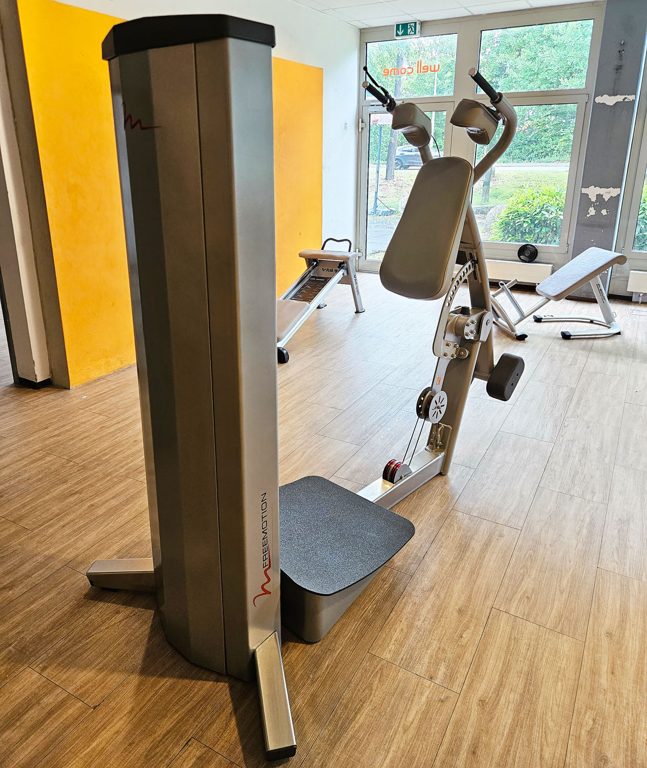 Freemotion Squat G610 - Kniebeugenmaschine, Bein Krafttrainingsgerät aus der Genesis Serie, Rahmenfarbe Silber, gebraucht - überholter Zustand
