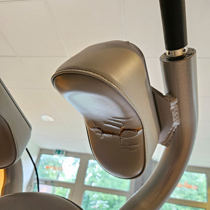Freemotion Squat G610 - Kniebeugenmaschine, Bein Krafttrainingsgerät aus der Genesis Serie, Rahmenfarbe Silber, gebraucht - überholter Zustand