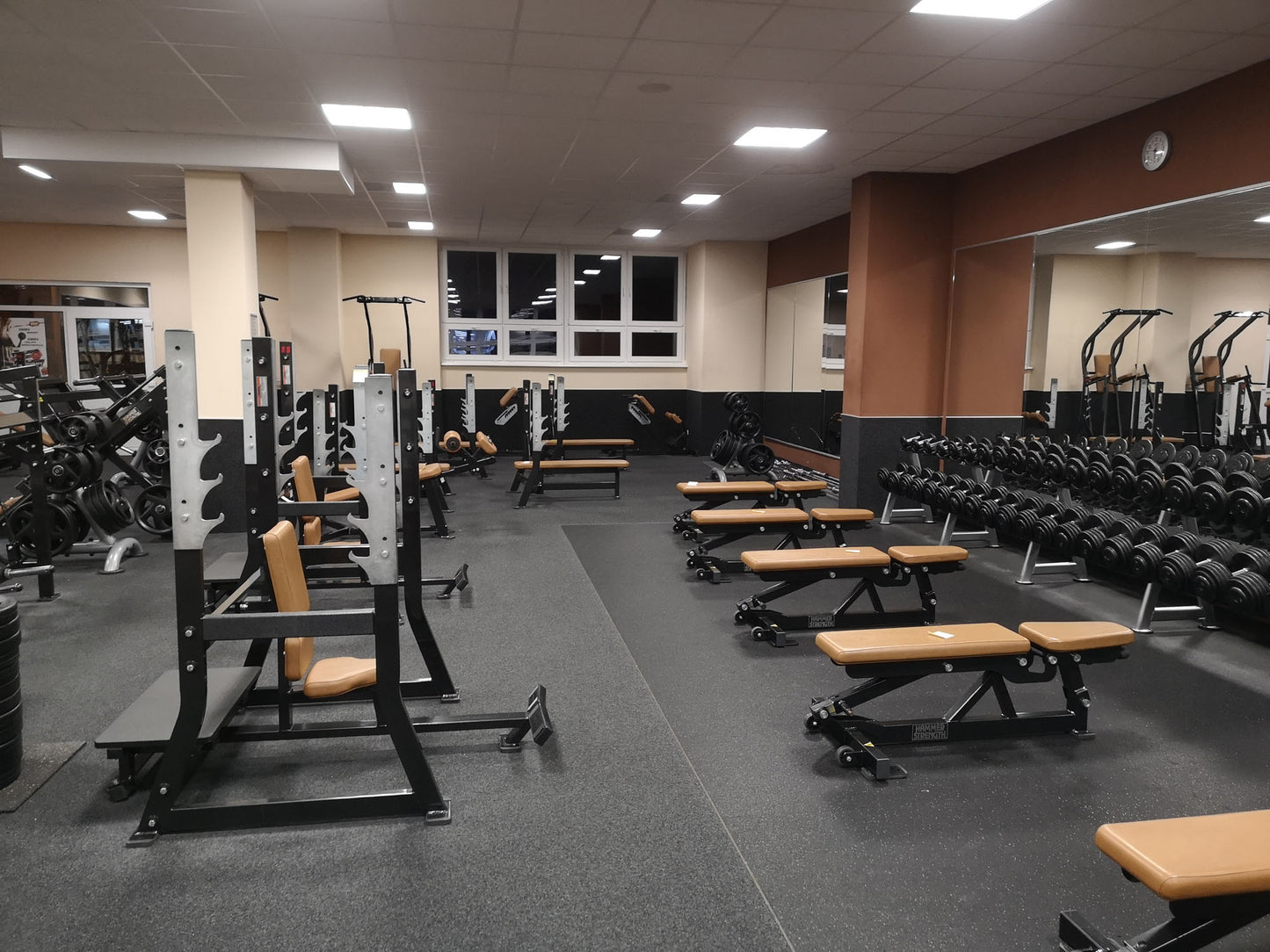 Life Fitness &amp; Hammer Strength - 93 fitness machines - strength training equipment, cardio equipment, plate-loaded equipment, benches, etc. - complete gym - used - TOP condition