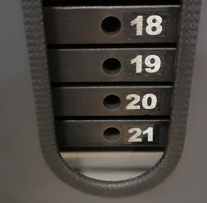 Precor Bankdrückmaschine mit Einstiegshilfe, Brustpresse, 105kg Gewichtsblock, Rahmenfarbe Silber, gebraucht - überholter Zustand