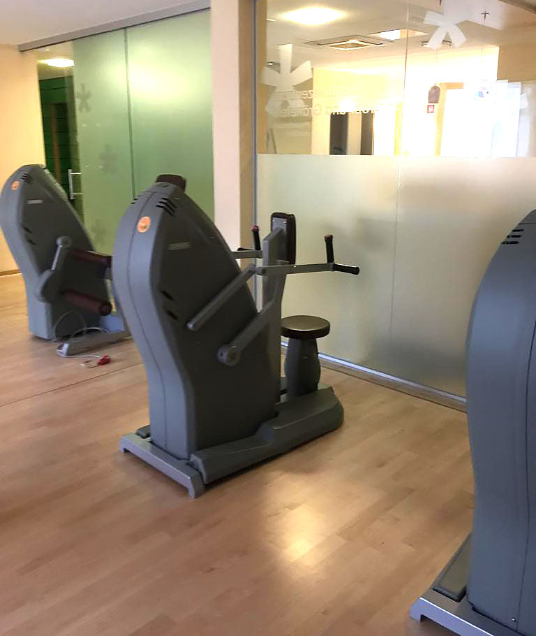 Milon Kraft Ausdauer Zirkel, 12 Geräte, Perfekt für Reha, Physio, Praxen, Ärzte § 4 Nr. 14 - gebraucht - überholter Zustand