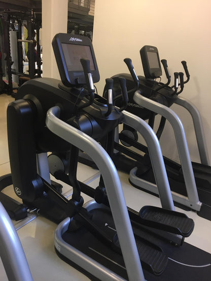 Life Fitness 18 Stk. Cardiogeräte Set, Discover SE Konsolen, TV Touch, Internet, DVB-T2 Fernsehen usw. 4 Jahre jung - Neuwertig - Top Zustand!