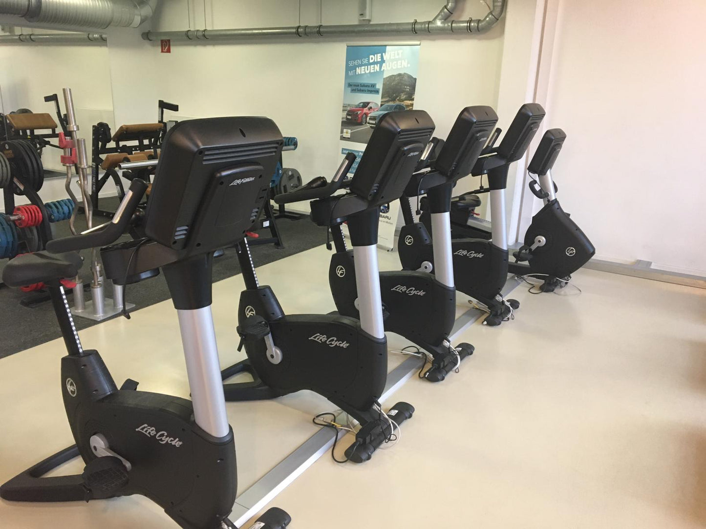 Life Fitness 18 Stk. Cardiogeräte Set, Discover SE Konsolen, TV Touch, Internet, DVB-T2 Fernsehen usw. 4 Jahre jung - Neuwertig - Top Zustand!
