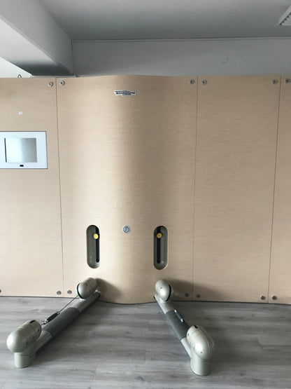 TechnoGym Kinesis Class Wand, Set mit 4 Modulen und TV, gebraucht, guter Zustand