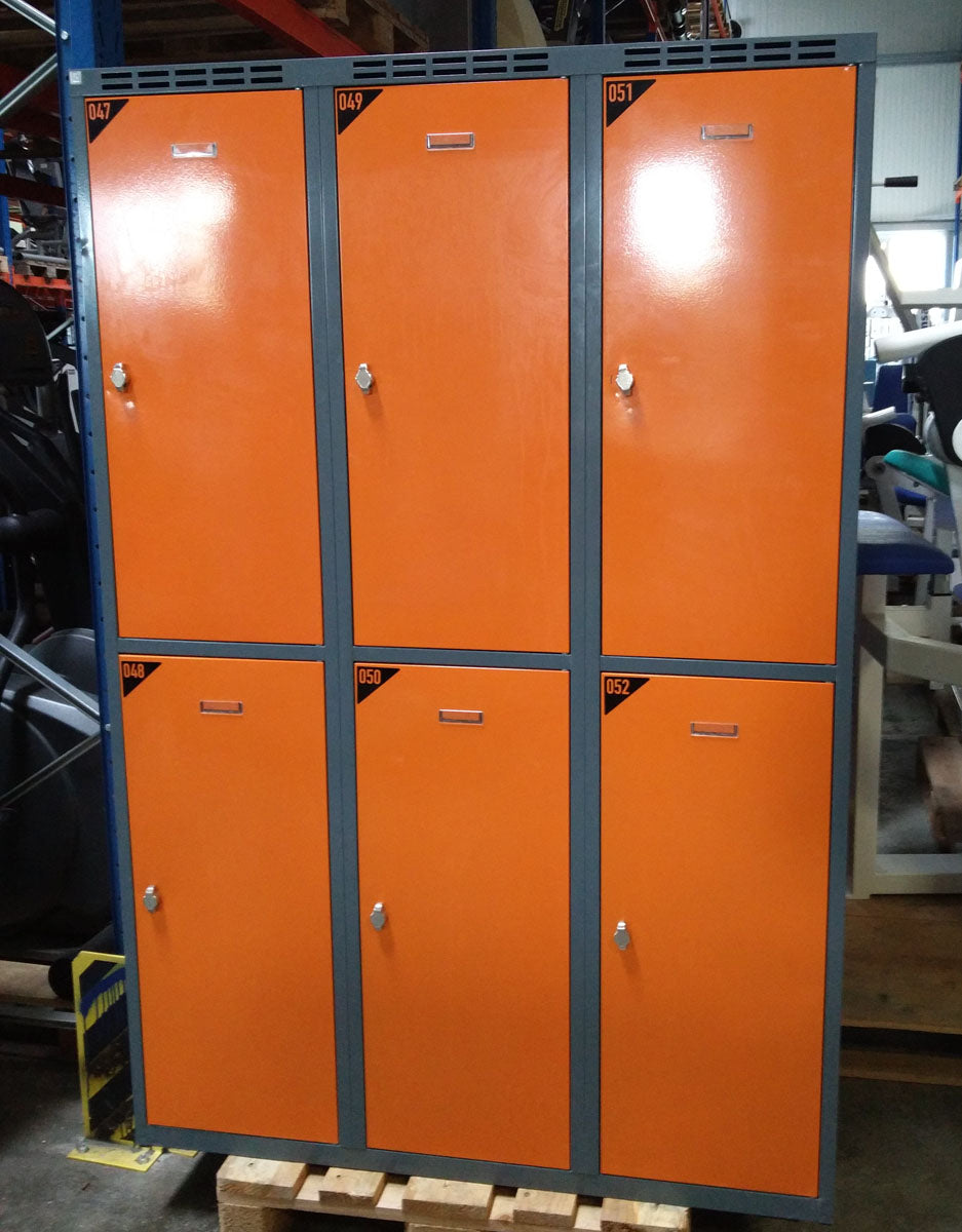 Spind-Schließfachschränke 17 Stück, 100 Türen, von Rotstahl ähnlich C+P, Korpus Grau, Türen Orange, gebraucht