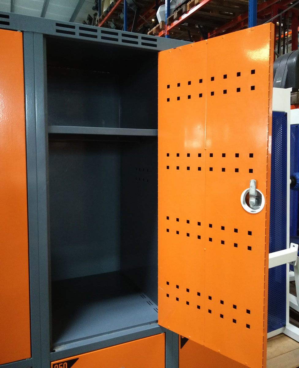 Spind-Schließfachschränke 17 Stück, 100 Türen, von Rotstahl ähnlich C+P, Korpus Grau, Türen Orange, gebraucht