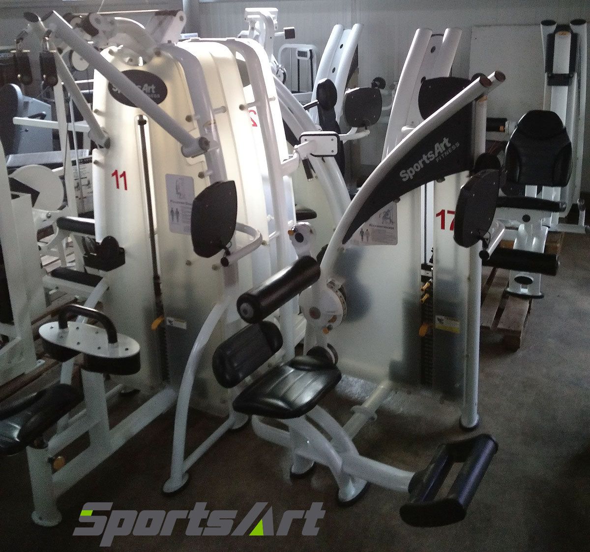 SportsArt 9er Kraftzirkel mit Emotion Displays, Status Serie Kraftgeräte, erweiterbar, Farbe Weiß, gebraucht und generalüberholt