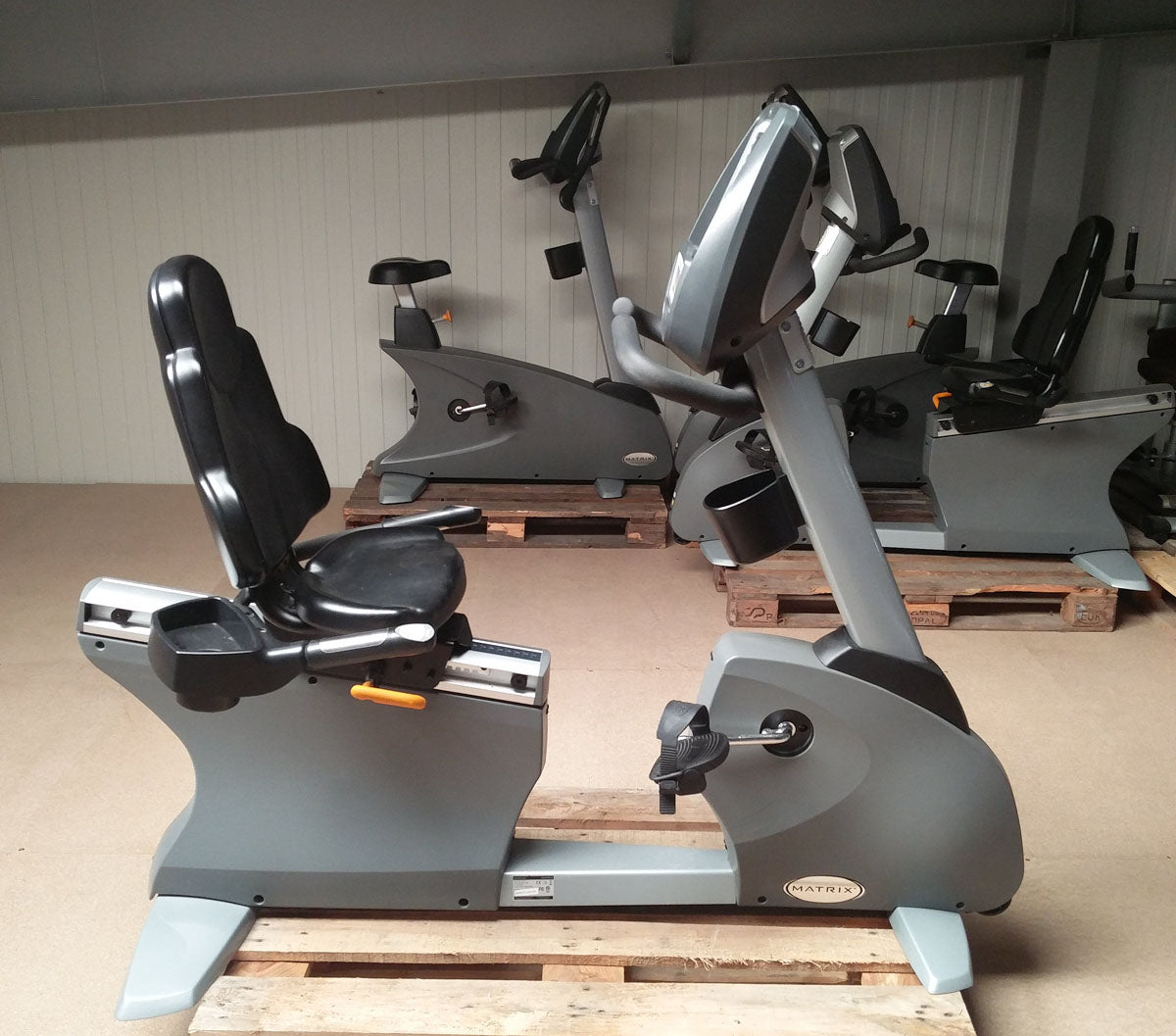 Endurance equipment set 8 pcs from Matrix, young cardio equipment, new models, Ascent Trainer, treadmills, ergometers, recumbent etc., used - refurbished condition