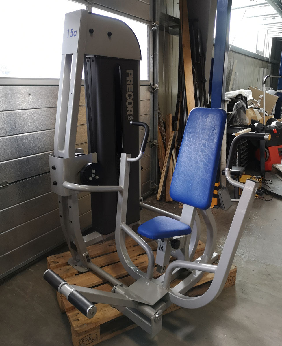 Precor Bankdrückmaschine mit Einstiegshilfe, Brustpresse, 105kg Gewichtsblock, Rahmenfarbe Silber, gebraucht - überholter Zustand