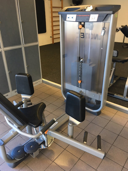 Inotec Kraftgeräteset mit 28 Fitnessgeräten, 18 Kraftgeräte, 10 Bänke und Racks, Natural Line, Silber, Polster Schwarz, gebraucht, überholter Zustand