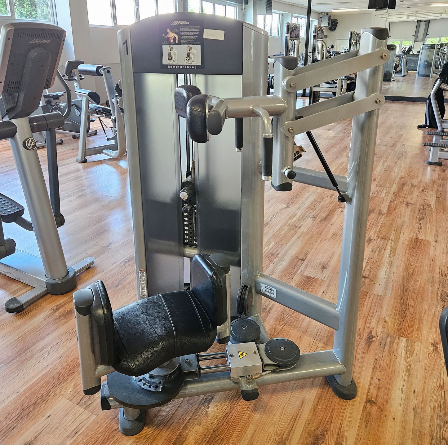 Life Fitness Rotary Torso Twister, Signature Series, Silver Frame, Used - Refurbished Condition