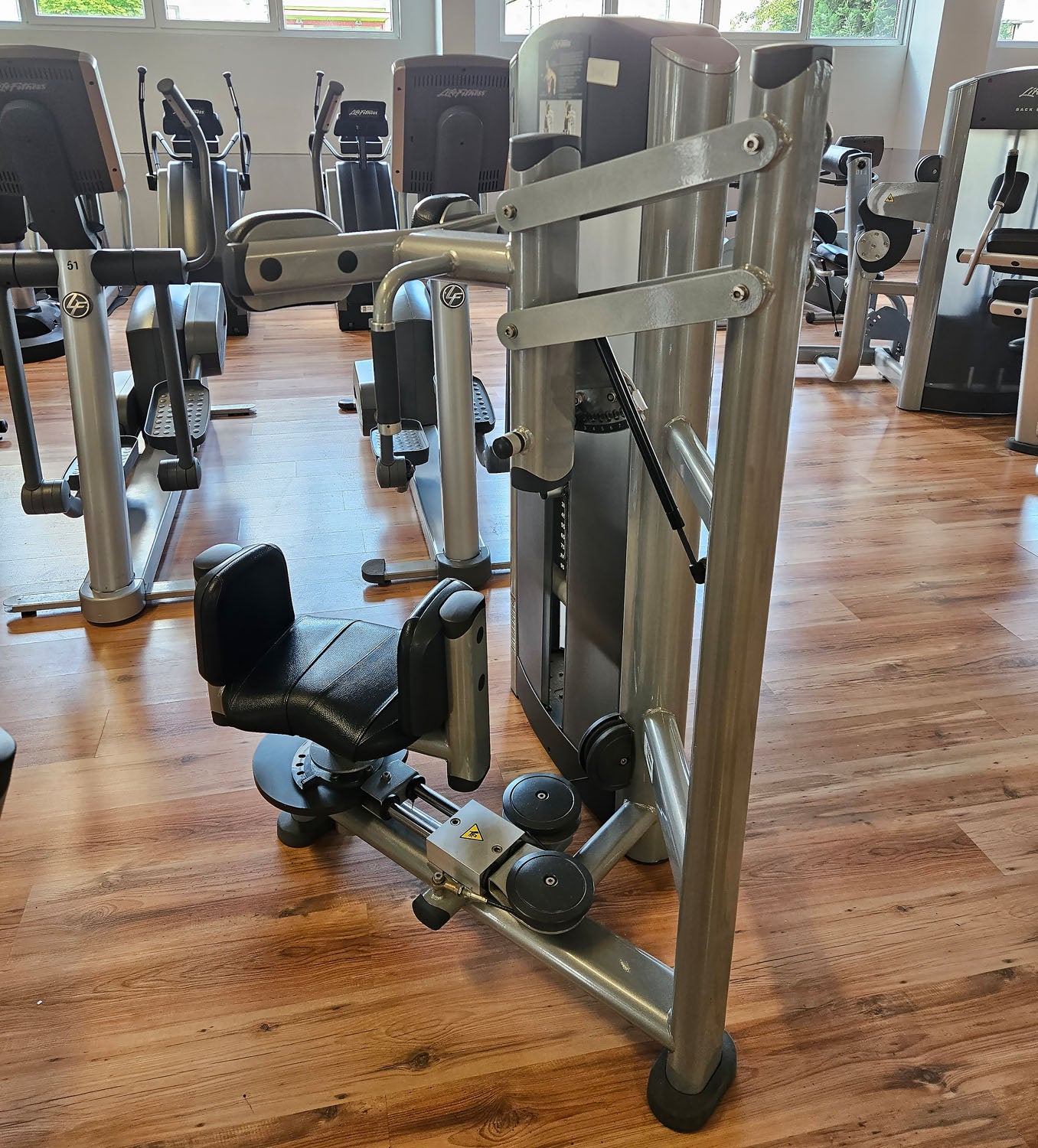 Life Fitness Rotary Torso Twister, Signature Series, Silver Frame, Used - Refurbished Condition
