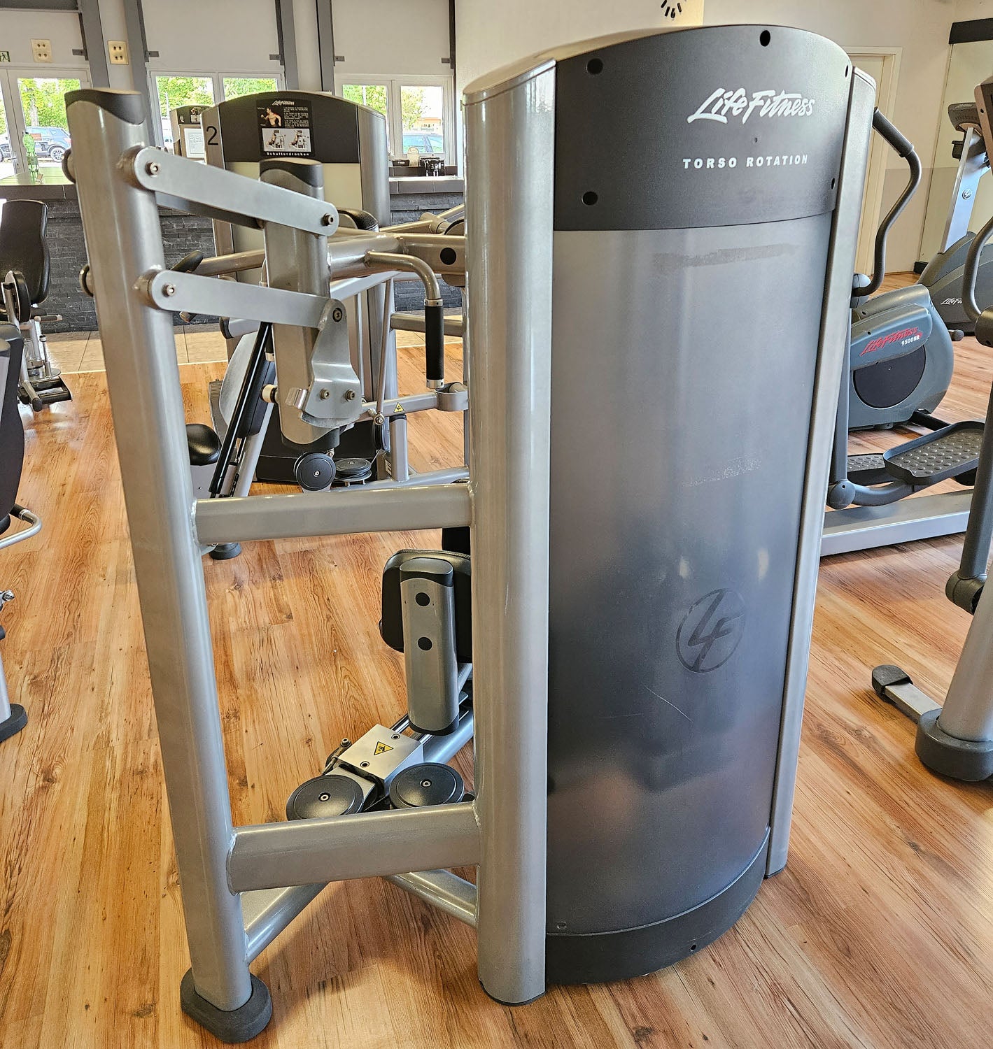 Life Fitness Rotary Torso Twister, Signature Series, Silver Frame, Used - Refurbished Condition