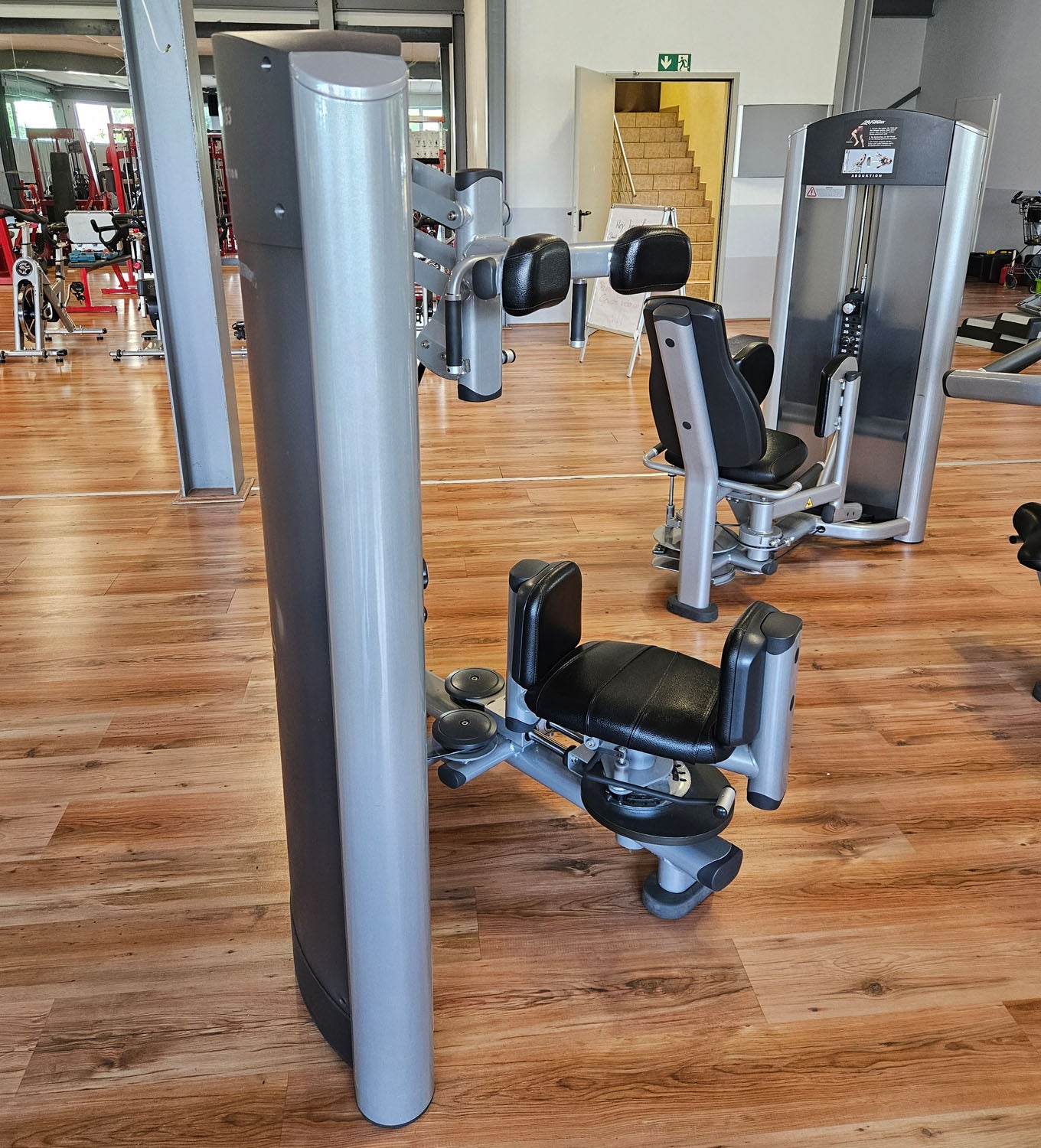 Life Fitness Rotary Torso Twister, Signature Series, Silver Frame, Used - Refurbished Condition