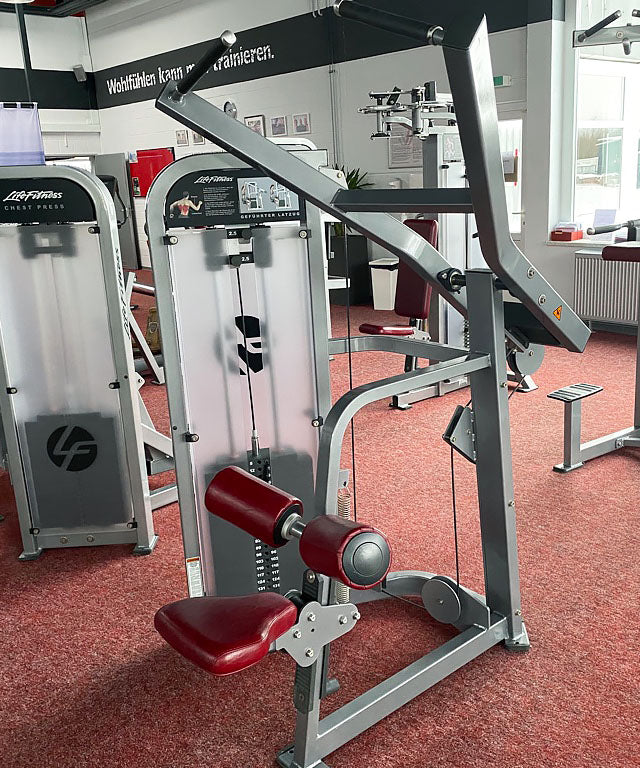 Life Fitness Pro2 and Hammer Strength - 15 strength training machines in a set, silver frame, used - refurbished condition