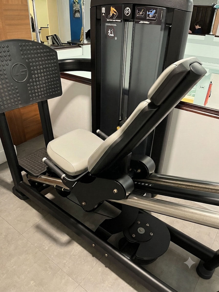 Life Fitness Set 11 Kraftgeräte, 9x Insignia und 2x Optima Serie, Rahmen Schwarz, gebraucht - überholter Zustand