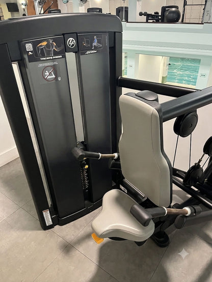 Life Fitness Set 11 Kraftgeräte, 9x Insignia und 2x Optima Serie, Rahmen Schwarz, gebraucht - überholter Zustand