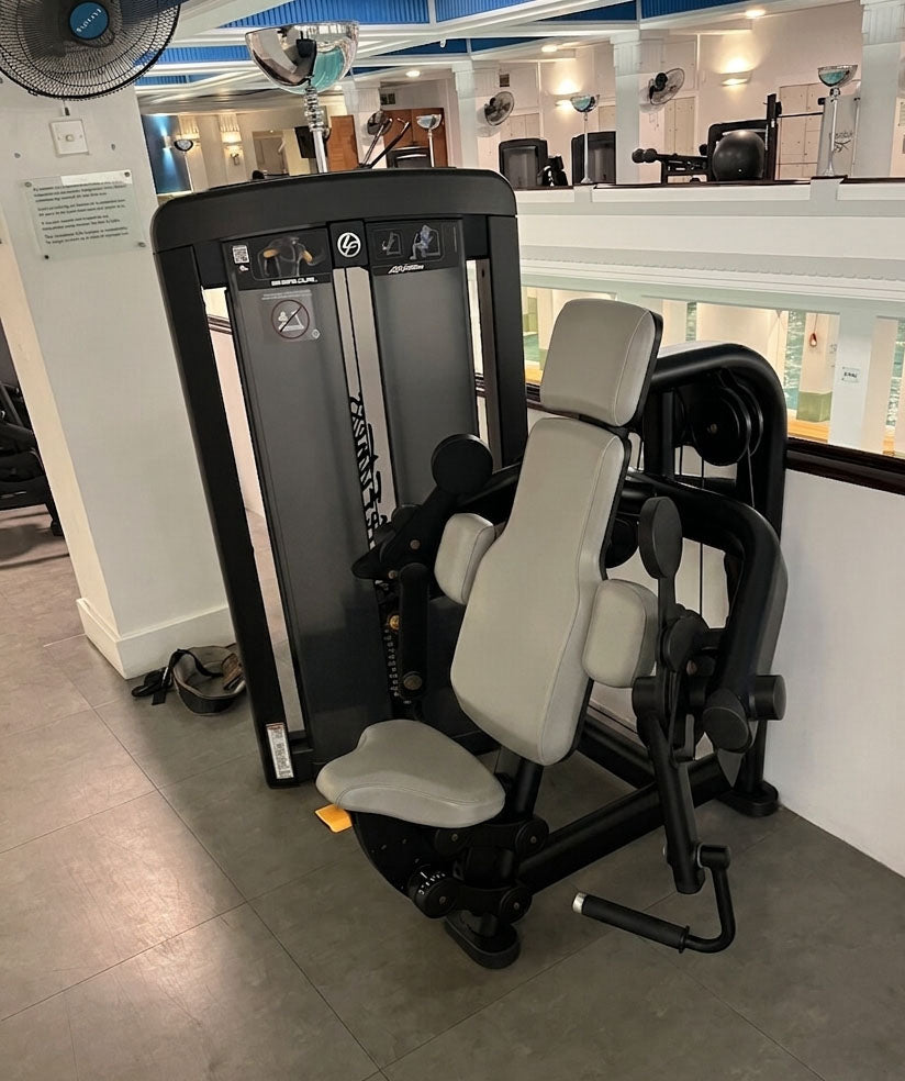 Life Fitness Set 11 Kraftgeräte, 9x Insignia und 2x Optima Serie, Rahmen Schwarz, gebraucht - überholter Zustand