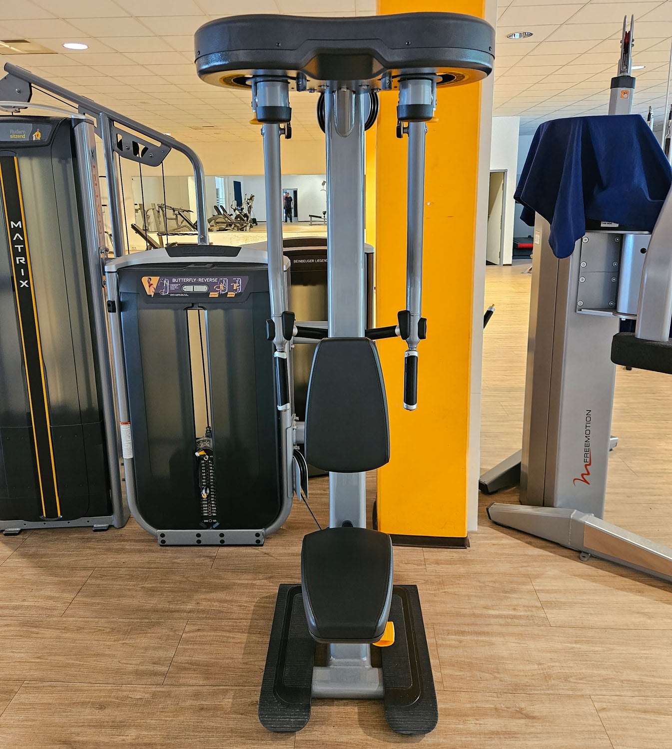 Matrix Ultra Pec Fly and Rear Delt G7-S22, Butterfly und Butterfly Reverse 2 in 1 Kombimaschine, Rahmen Silber, gebraucht - überholter Zustand