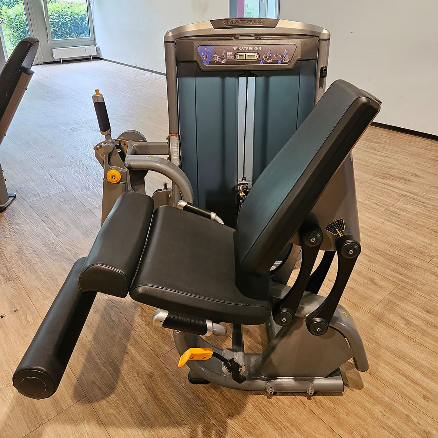 Matrix Ultra Leg Extension G7-S71, seated leg extension, silver frame, used - refurbished condition