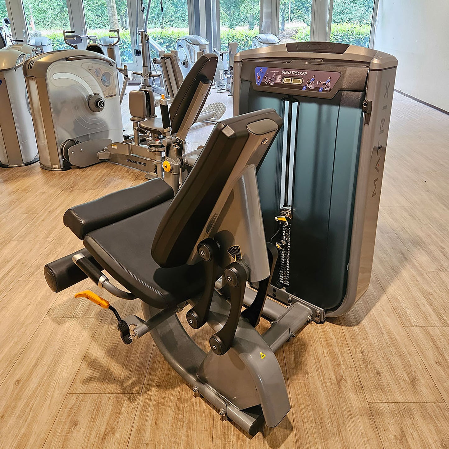 Matrix Ultra Leg Extension G7-S71, seated leg extension, silver frame, used - refurbished condition