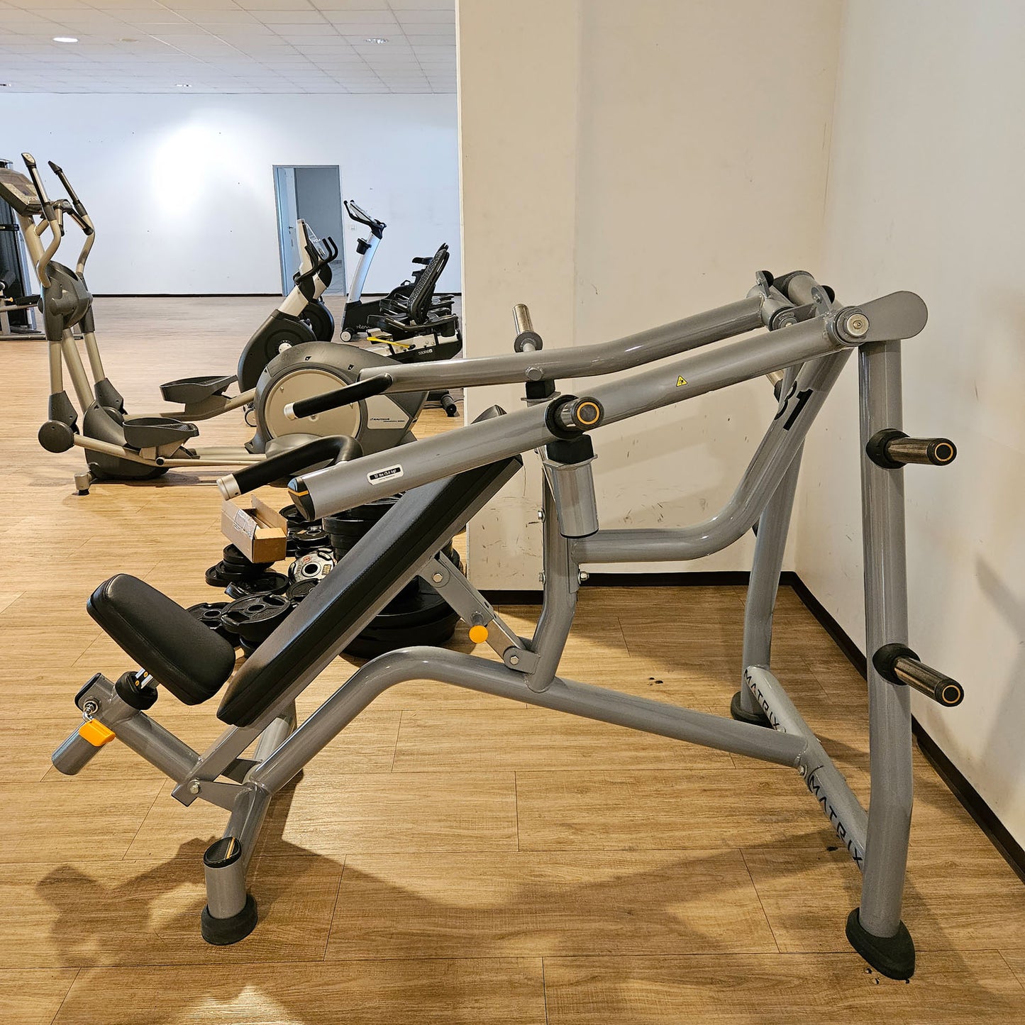 MATRIX Magnum Series Incline Bench Chest Press MG-PL14, Schrägbankdrückmaschine Plate loaded MG-A417, Rahmen Silber, gebraucht - überholter Zustand