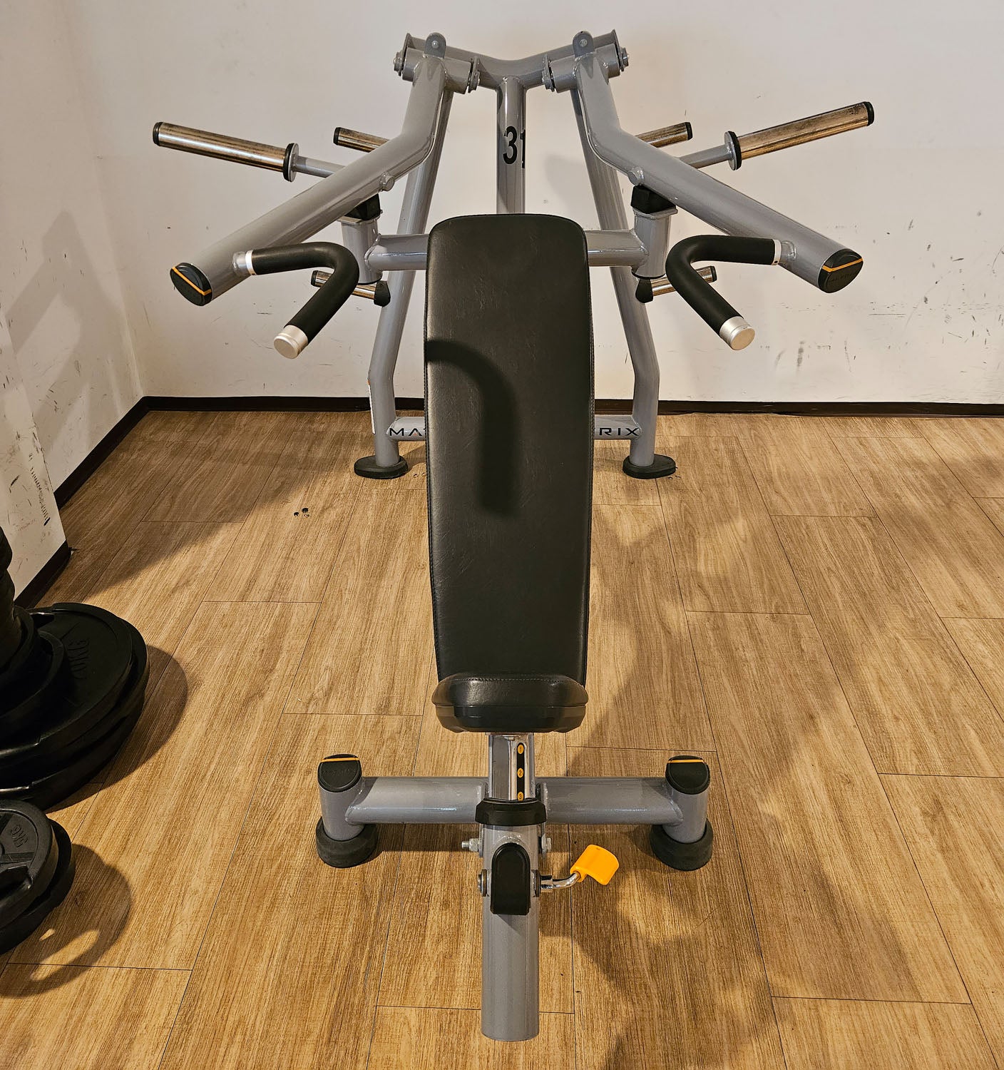 MATRIX Magnum Series Incline Bench Chest Press MG-PL14, Schrägbankdrückmaschine Plate loaded MG-A417, Rahmen Silber, gebraucht - überholter Zustand