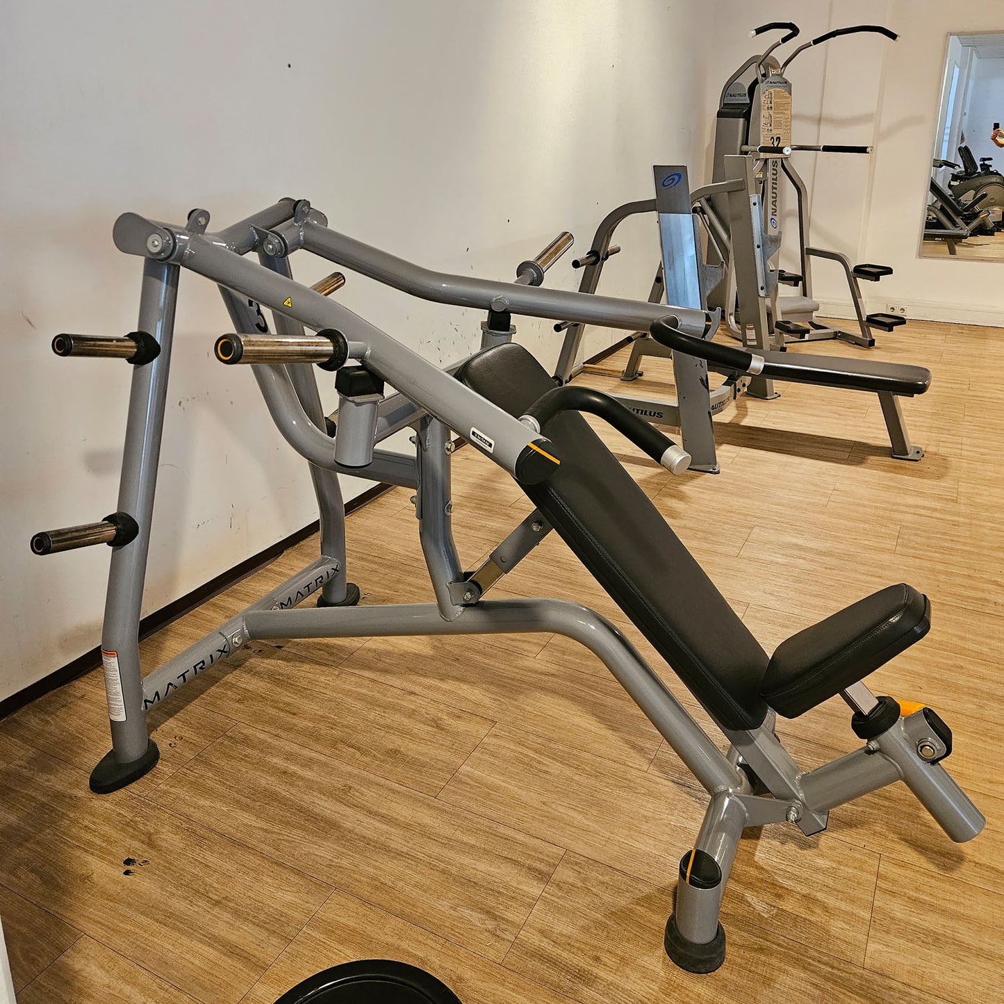 MATRIX Magnum Series Incline Bench Chest Press MG-PL14, Schrägbankdrückmaschine Plate loaded MG-A417, Rahmen Silber, gebraucht - überholter Zustand