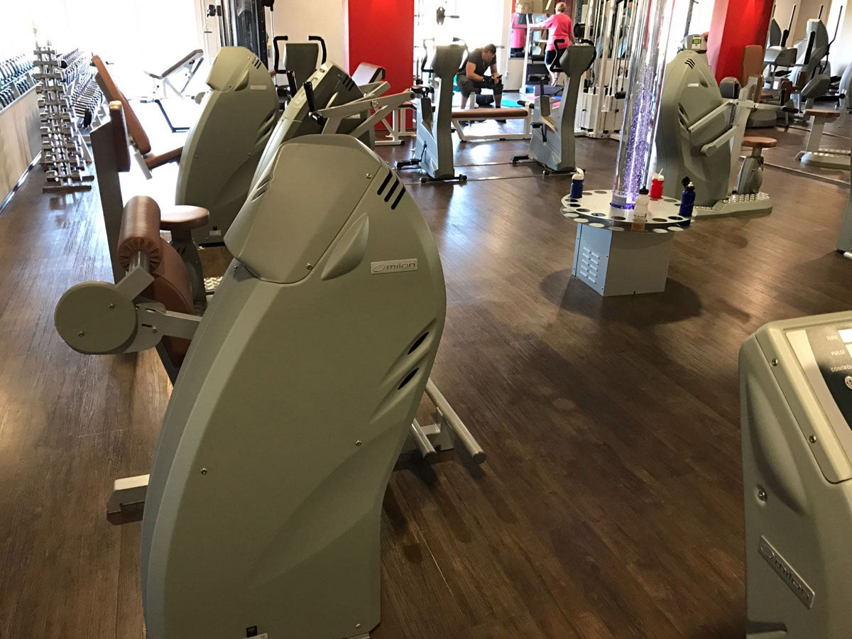 Milon Basic Kraft-Ausdauer Zirkel mit Beinpresse, 12 Fitnessgeräte, mit Software und Wartung, Grau / Braun, gebraucht