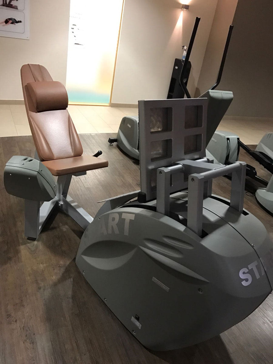 Milon Basic Kraft-Ausdauer Zirkel mit Beinpresse, 12 Fitnessgeräte, mit Software und Wartung, Grau / Braun, gebraucht