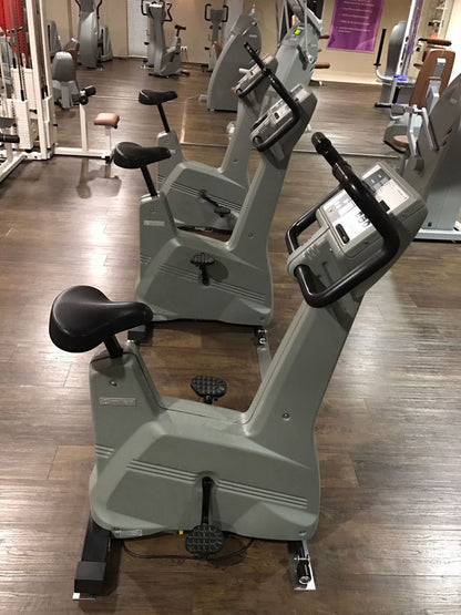 Milon Basic Kraft-Ausdauer Zirkel mit Beinpresse, 12 Fitnessgeräte, mit Software und Wartung, Grau / Braun, gebraucht