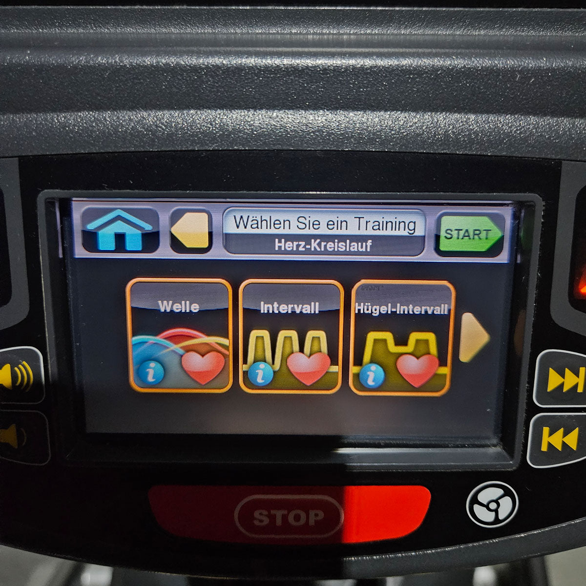 Cybex Arc Trainer 772AT Total Body, cross trainer, elliptical trainer with height-adjustable ramp, stepper, touch display with TV, frame color anthracite, used - refurbished condition